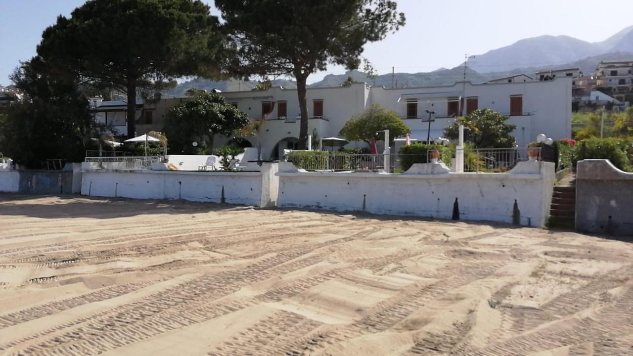 Villa A Diamante Sulla Spiaggia Belvedere Marittimo Exteriör bild